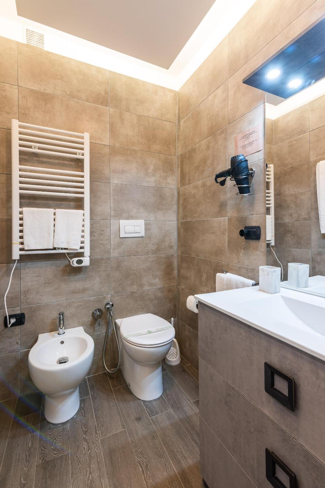 Double L Luxury Suite Милано Екстериор снимка