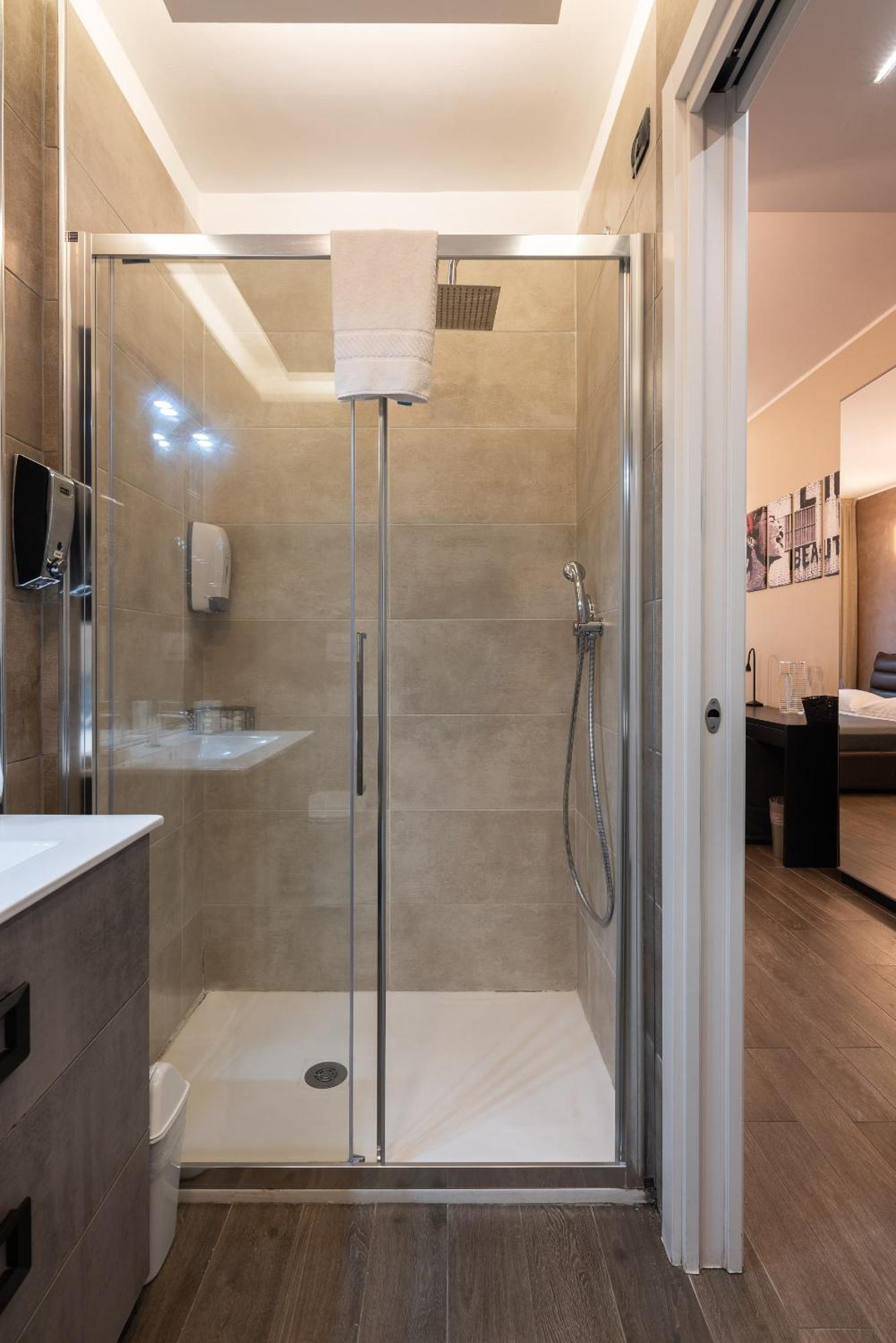 Double L Luxury Suite Милано Екстериор снимка