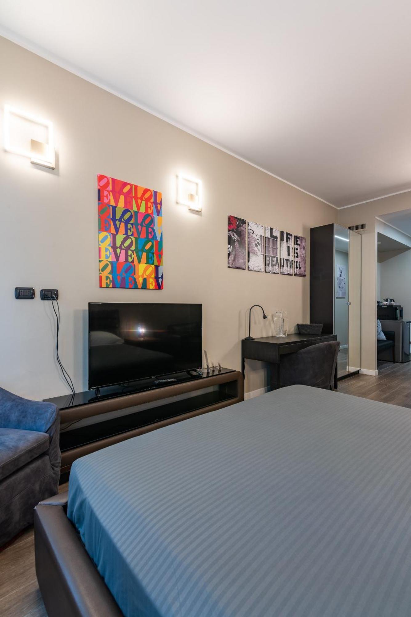 Double L Luxury Suite Милано Екстериор снимка