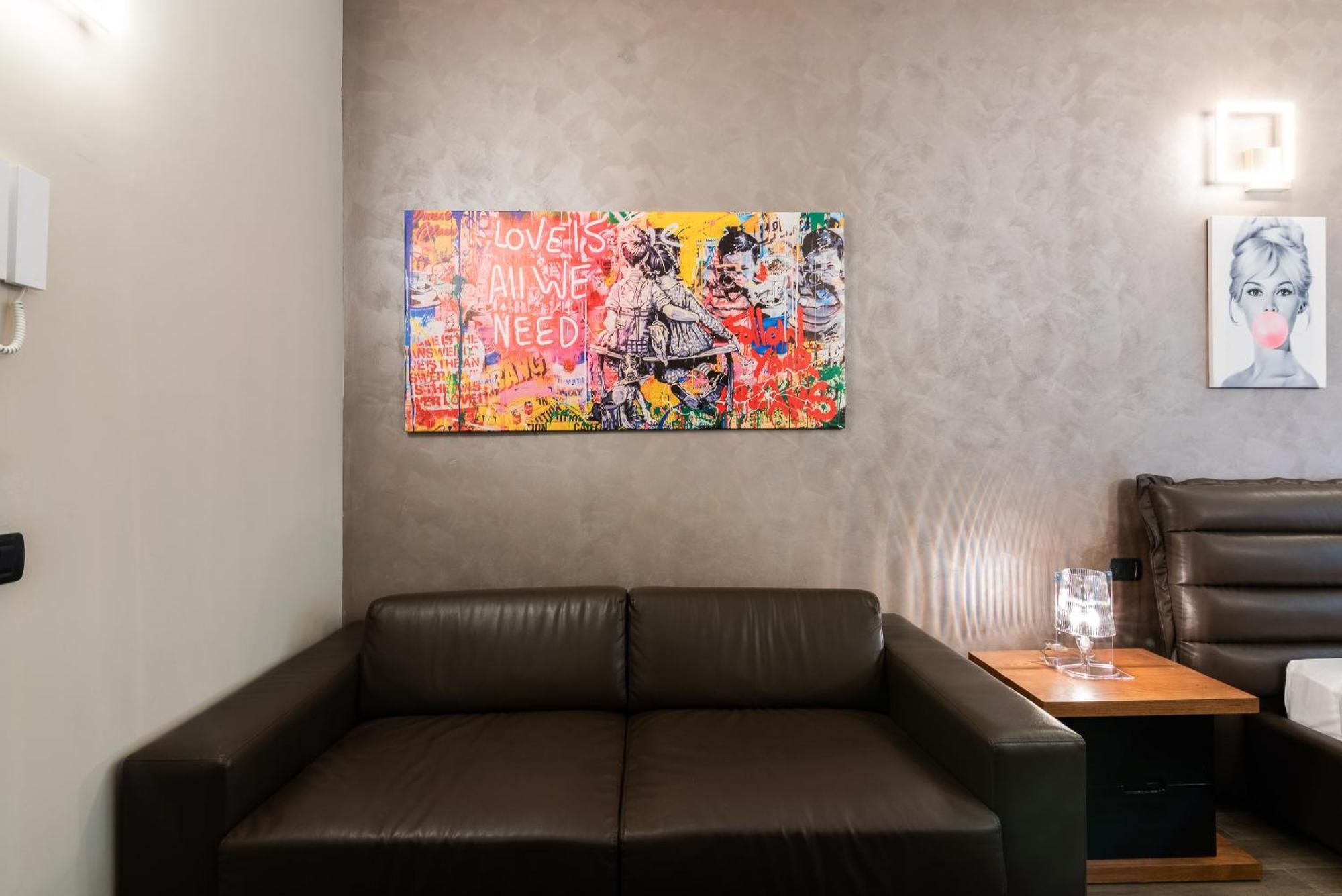 Double L Luxury Suite Милано Екстериор снимка