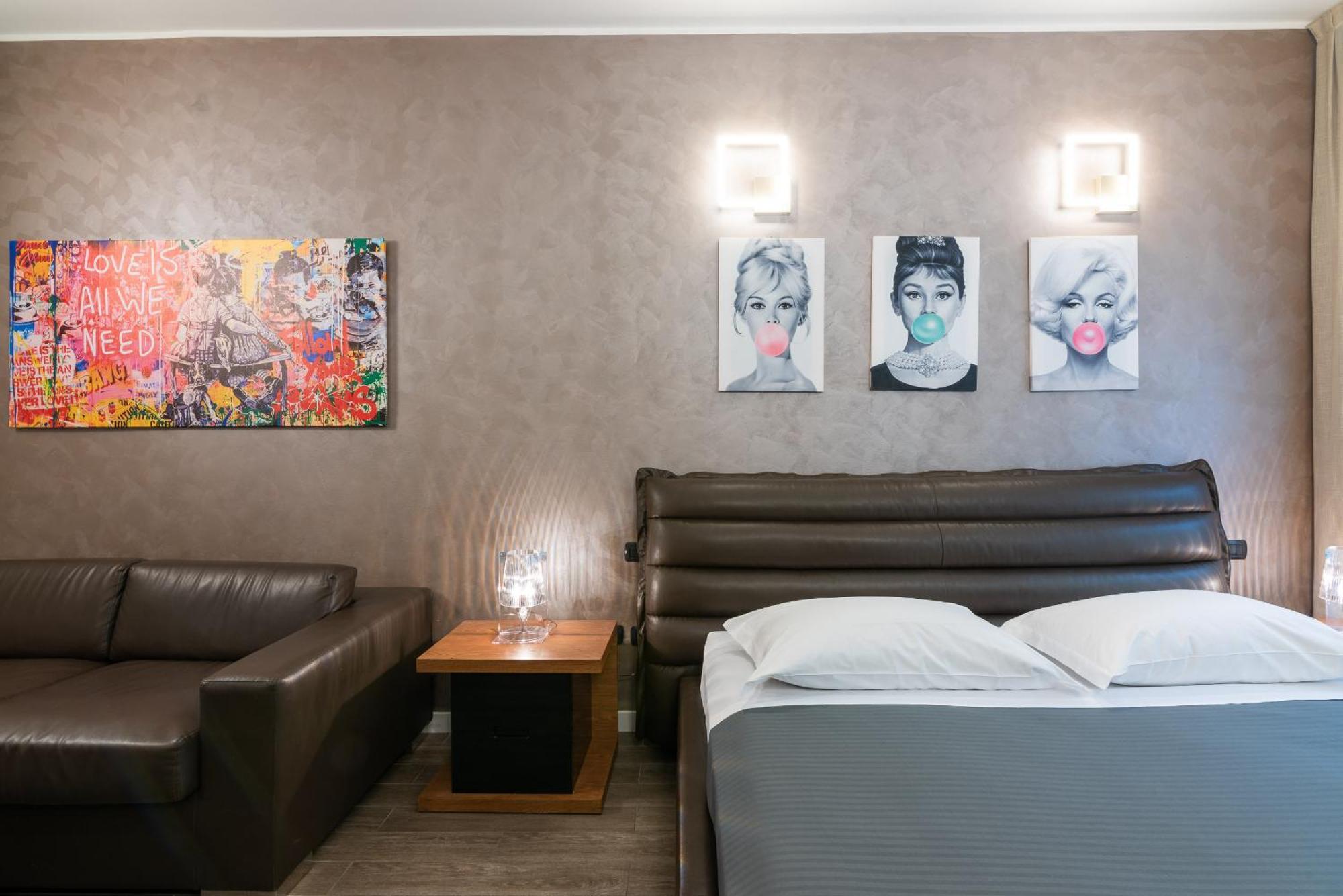 Double L Luxury Suite Милано Екстериор снимка