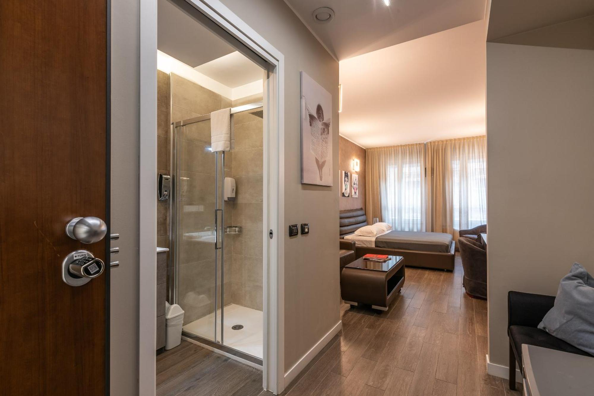 Double L Luxury Suite Милано Екстериор снимка